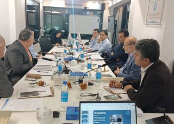 برگزاری جلسه با پتروشیمی شازند