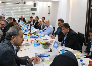 جلسه هیأت‌مدیره انجمن تولیدکنندگان لوله و اتصالات پلی‌اتیلن و نمایندگان بانک کشاورزی، بورس کالای ایران، صنایع پایین‌دستی، پتروشیمی ایلام، پتروشیمی جم و معاونت آب و خاک